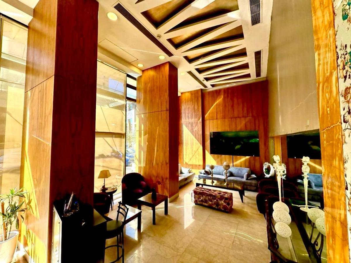 King Suites Hotel Beiroet Buitenkant foto