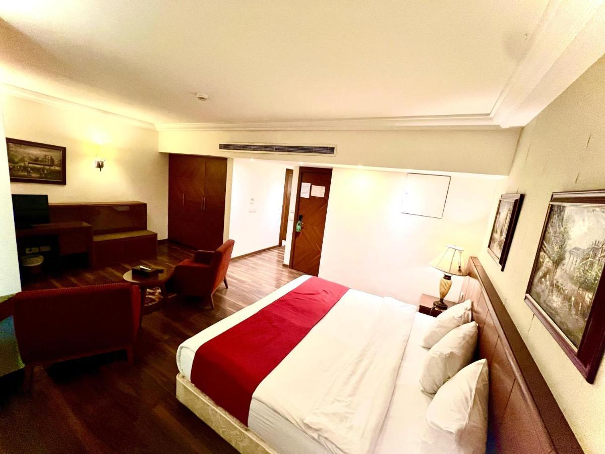 King Suites Hotel Beiroet Buitenkant foto