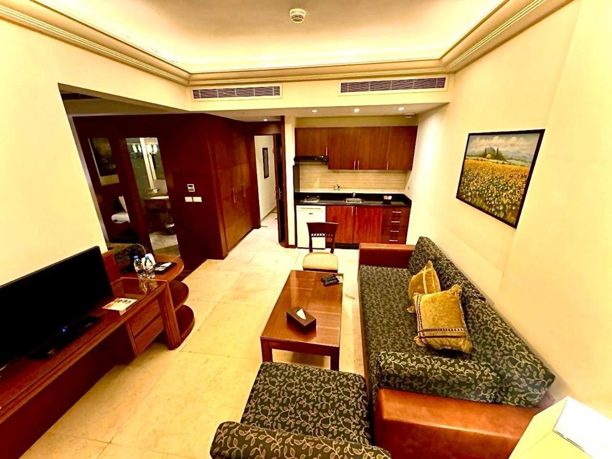 King Suites Hotel Beiroet Buitenkant foto