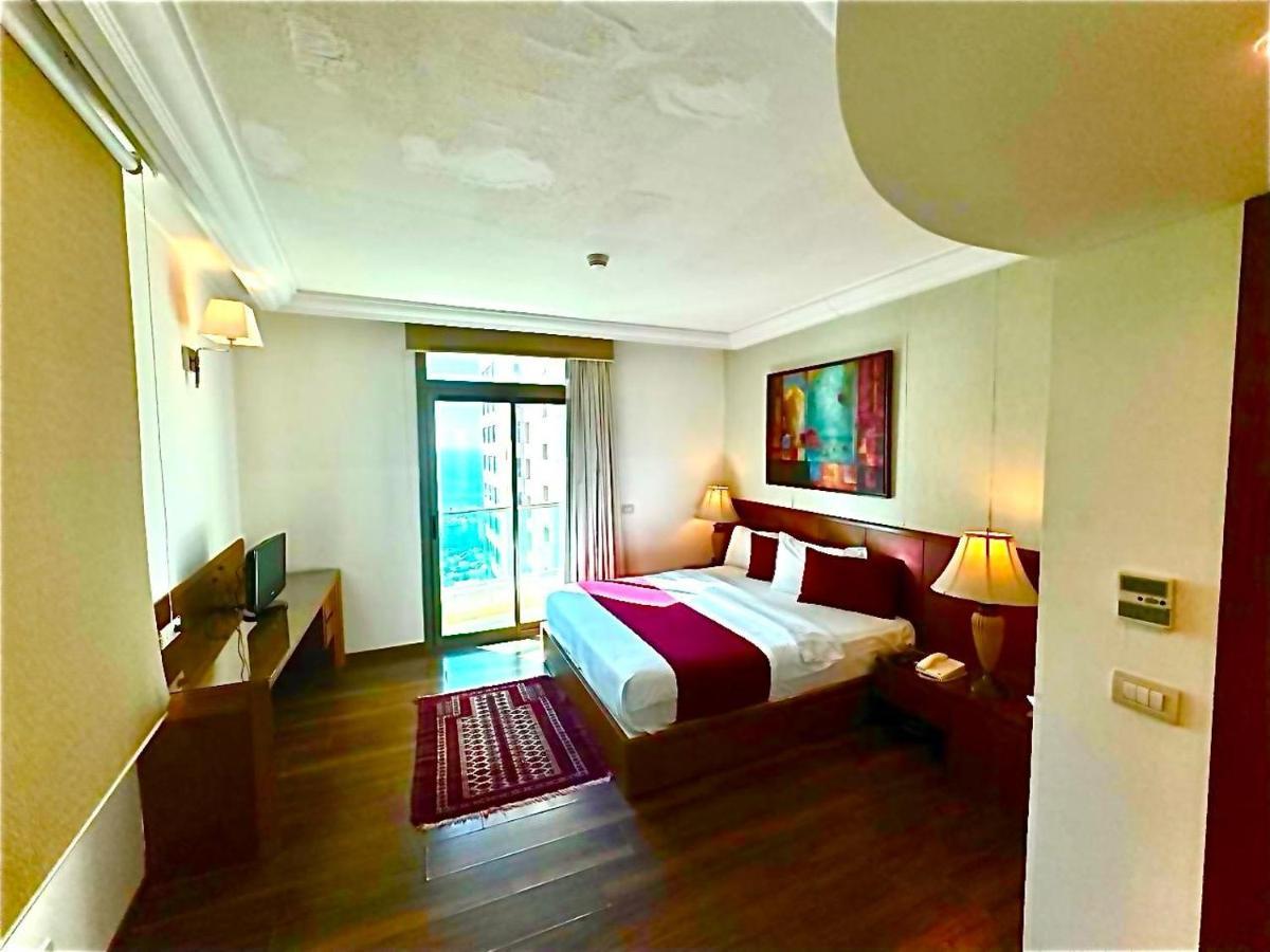 King Suites Hotel Beiroet Buitenkant foto