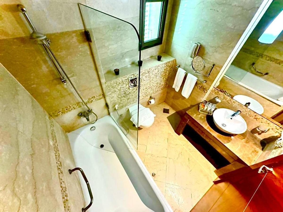 King Suites Hotel Beiroet Buitenkant foto