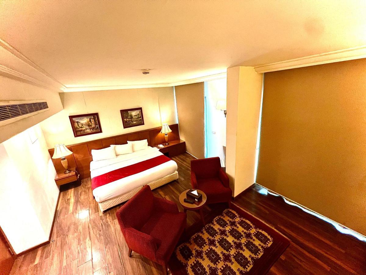King Suites Hotel Beiroet Buitenkant foto