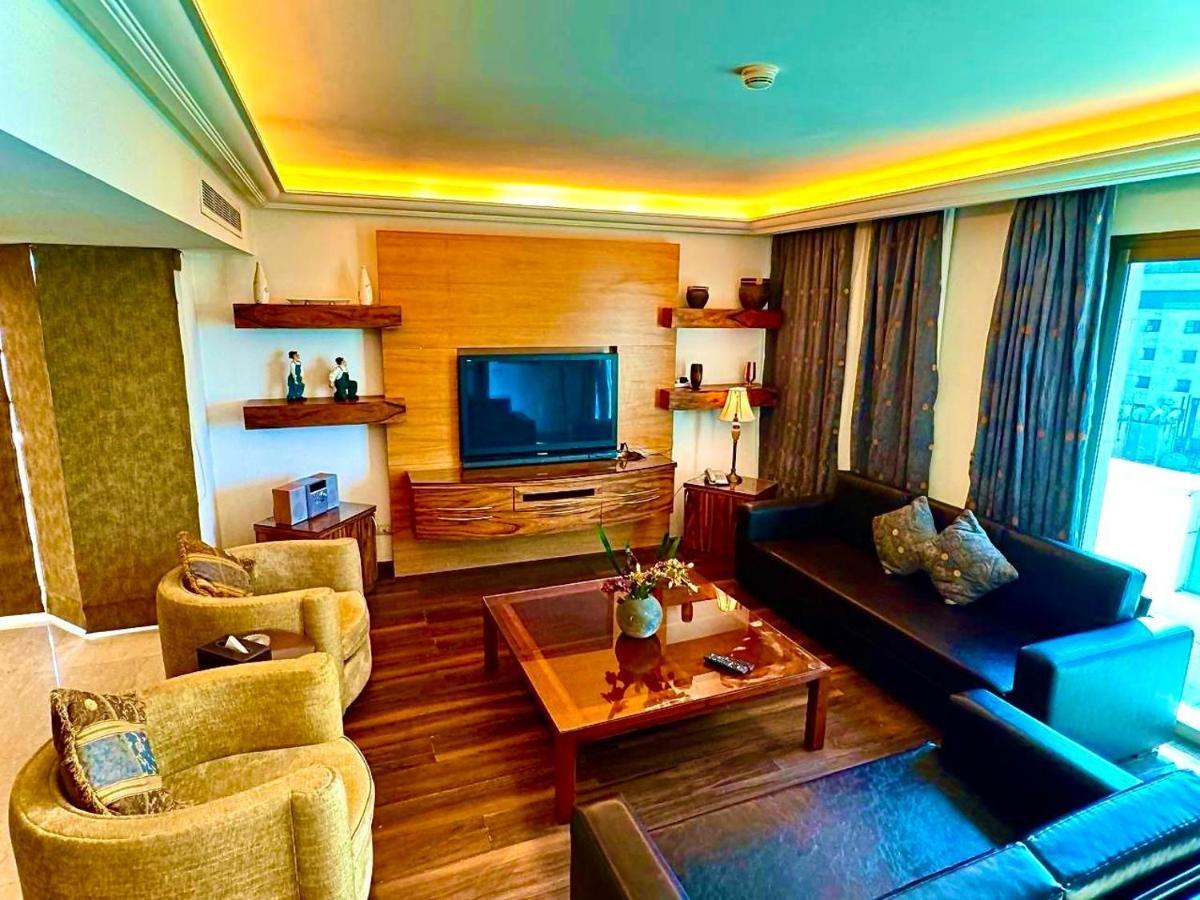 King Suites Hotel Beiroet Buitenkant foto