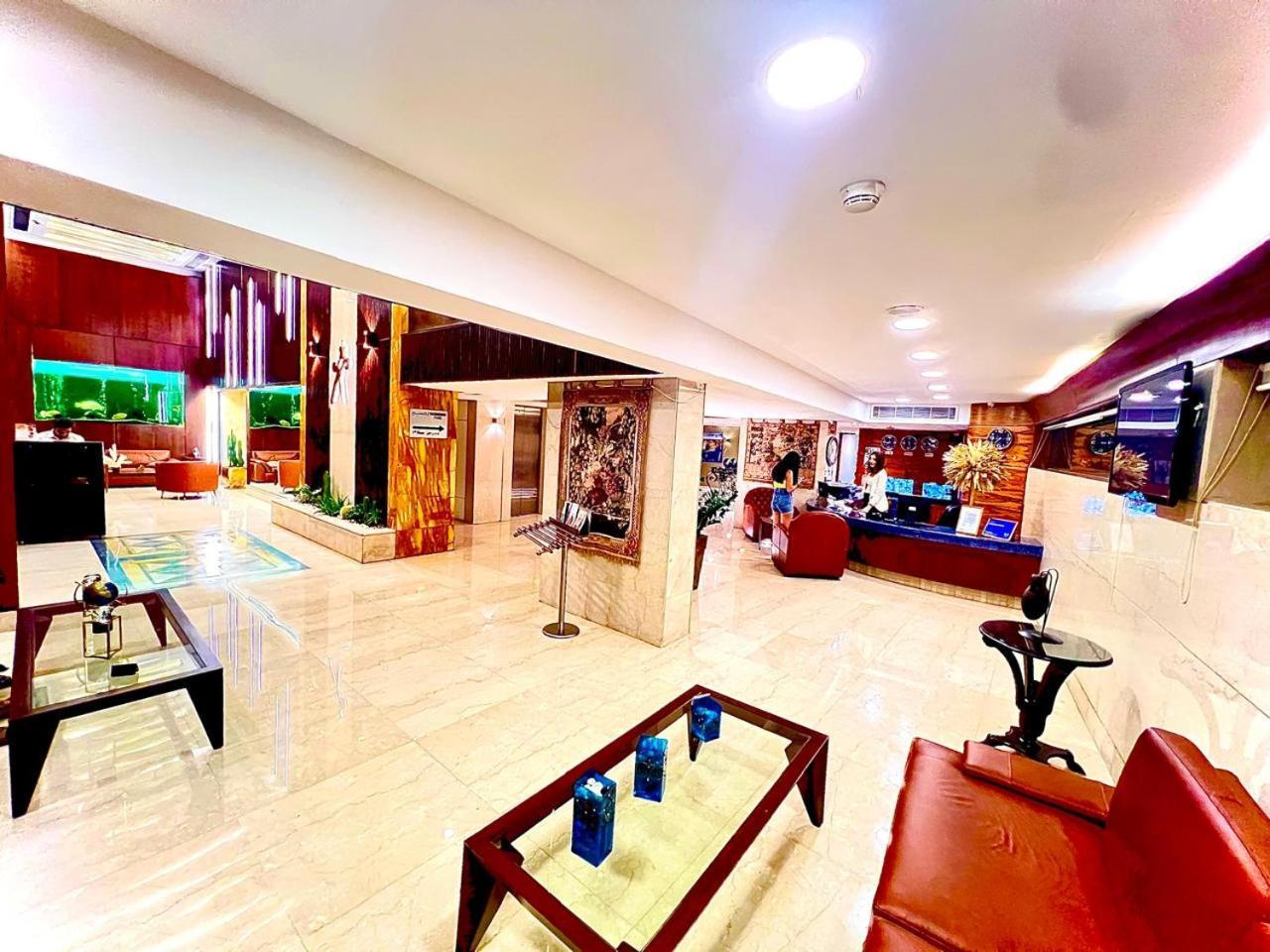 King Suites Hotel Beiroet Buitenkant foto