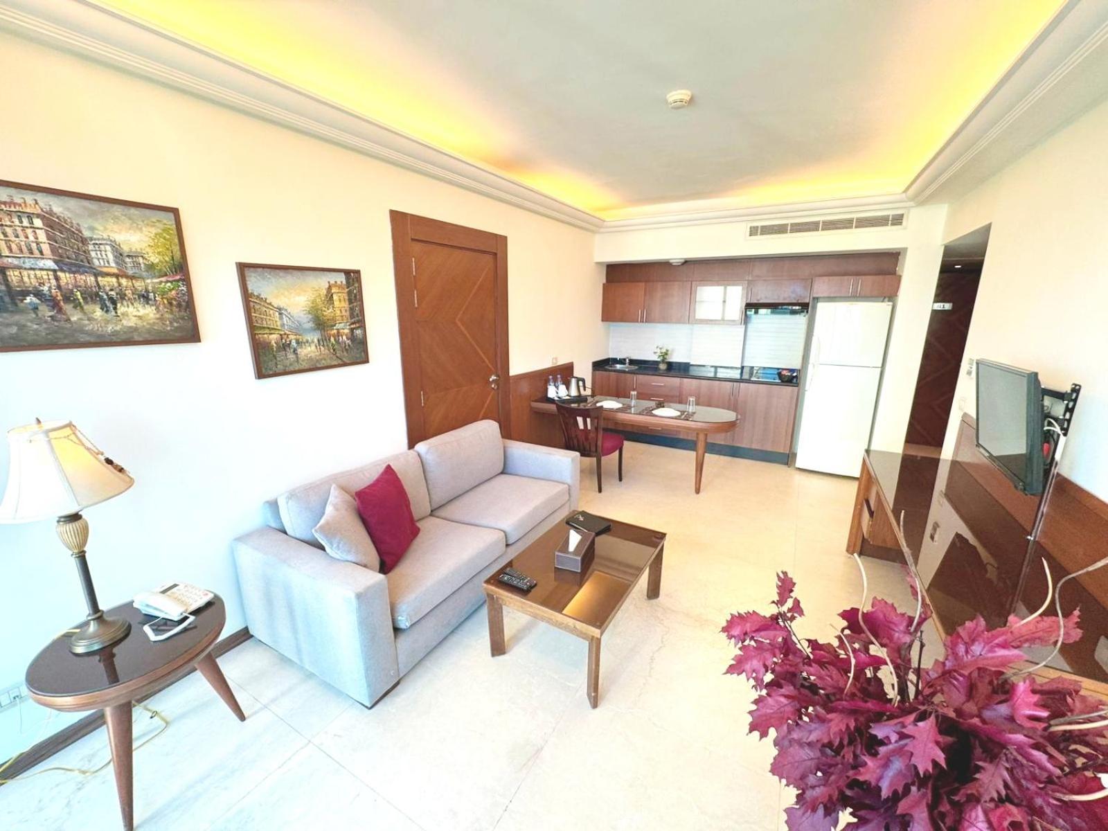 King Suites Hotel Beiroet Buitenkant foto