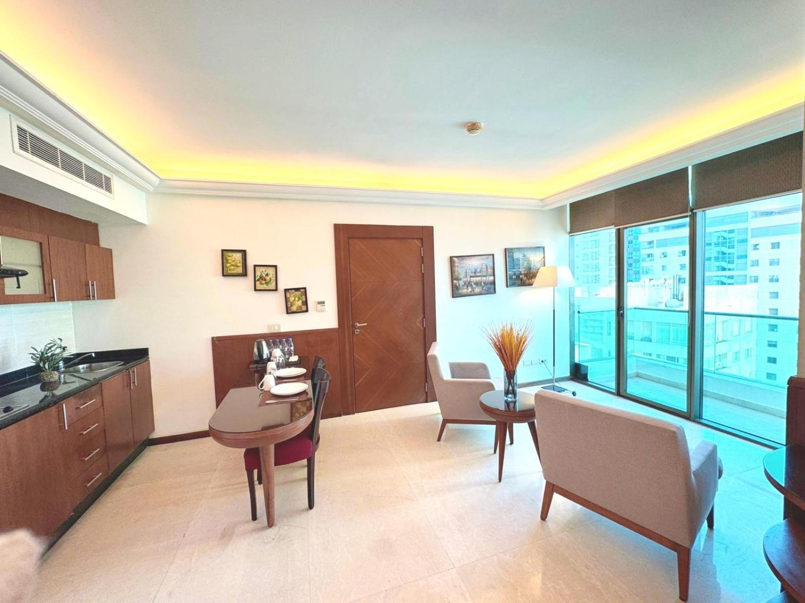 King Suites Hotel Beiroet Buitenkant foto