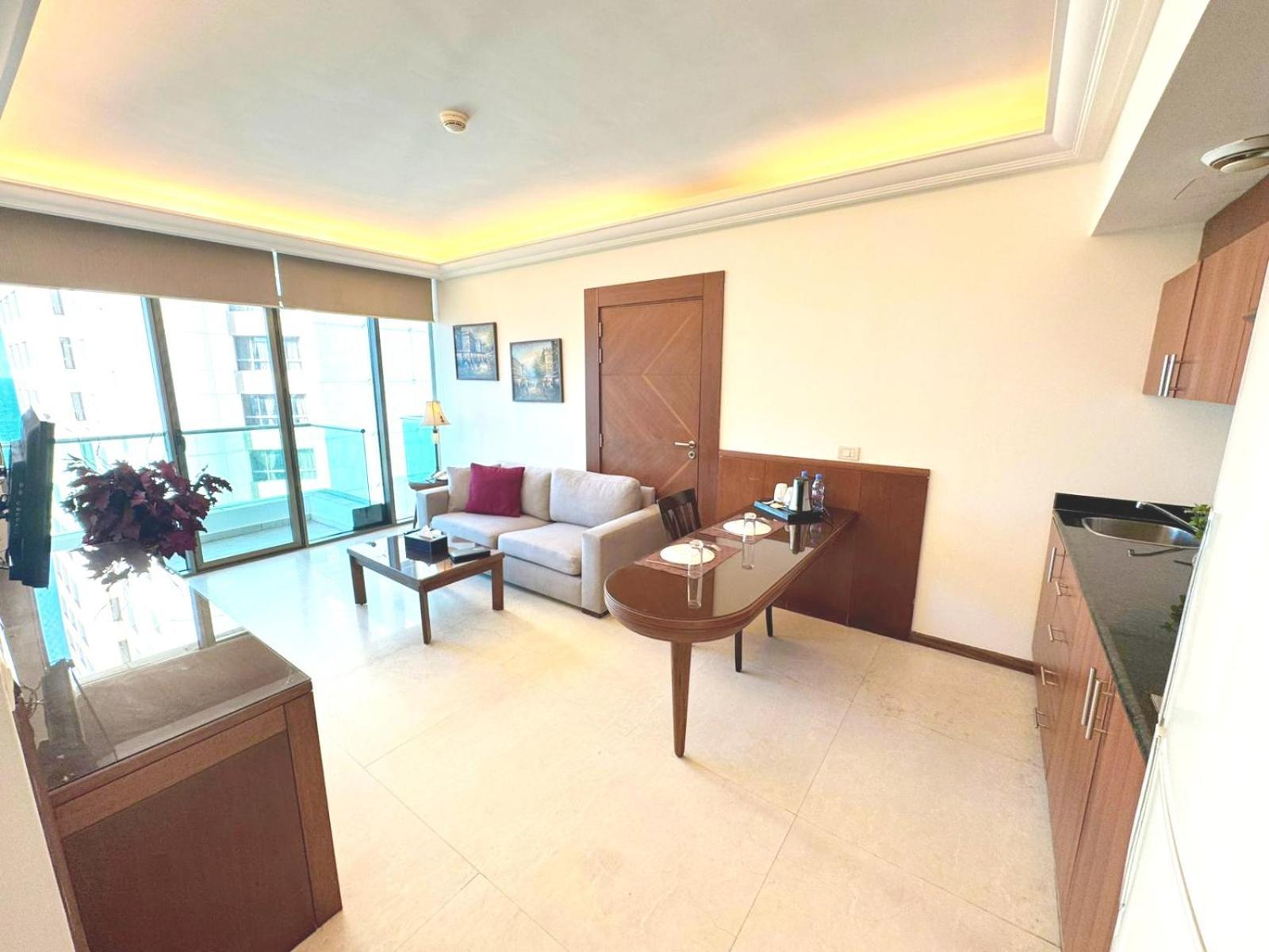 King Suites Hotel Beiroet Buitenkant foto