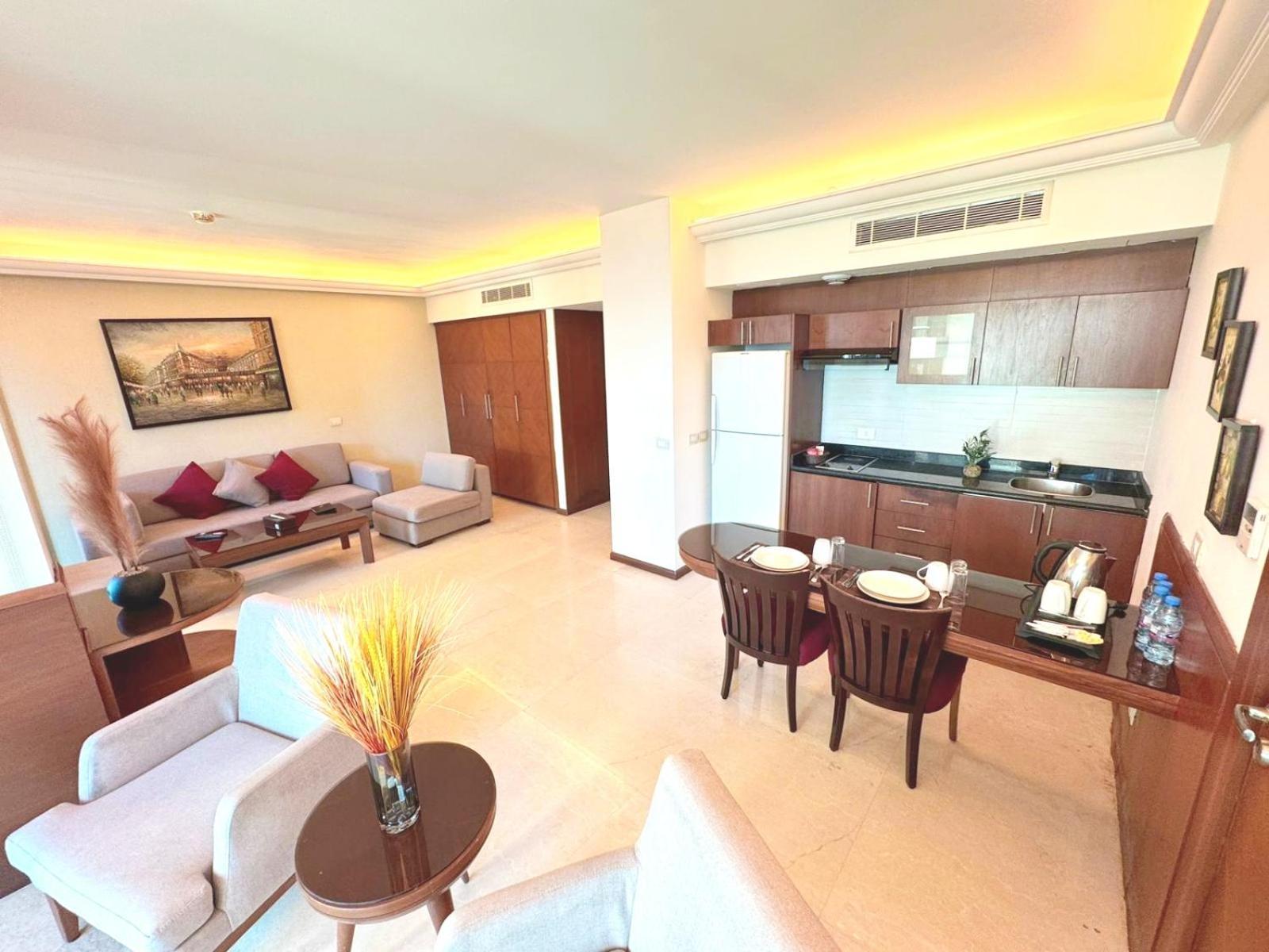 King Suites Hotel Beiroet Buitenkant foto