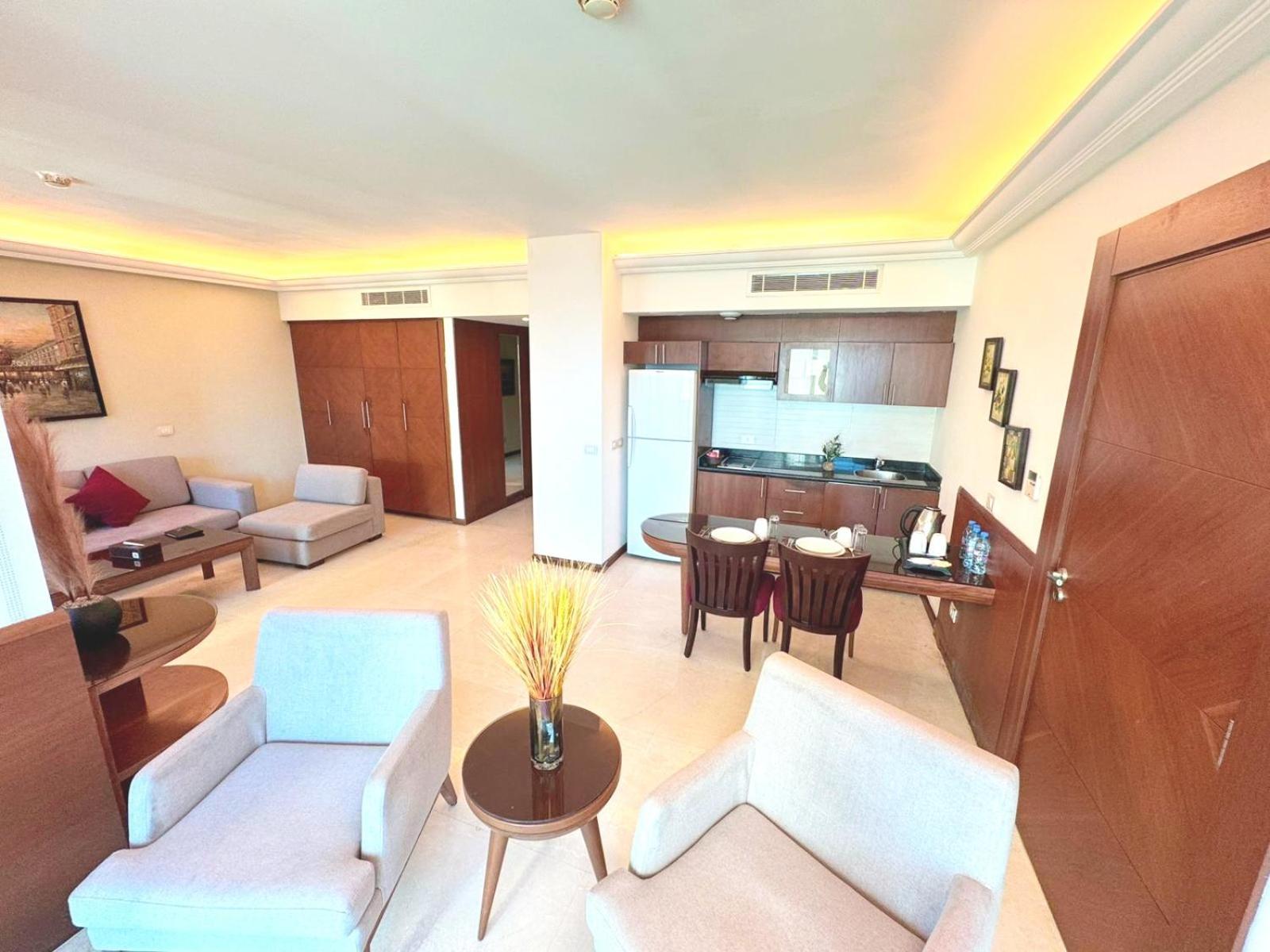 King Suites Hotel Beiroet Buitenkant foto