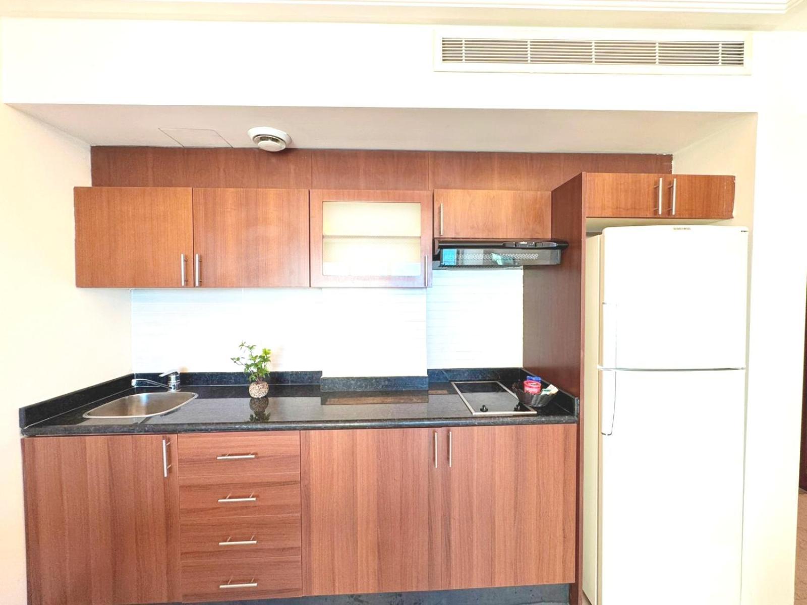 King Suites Hotel Beiroet Buitenkant foto