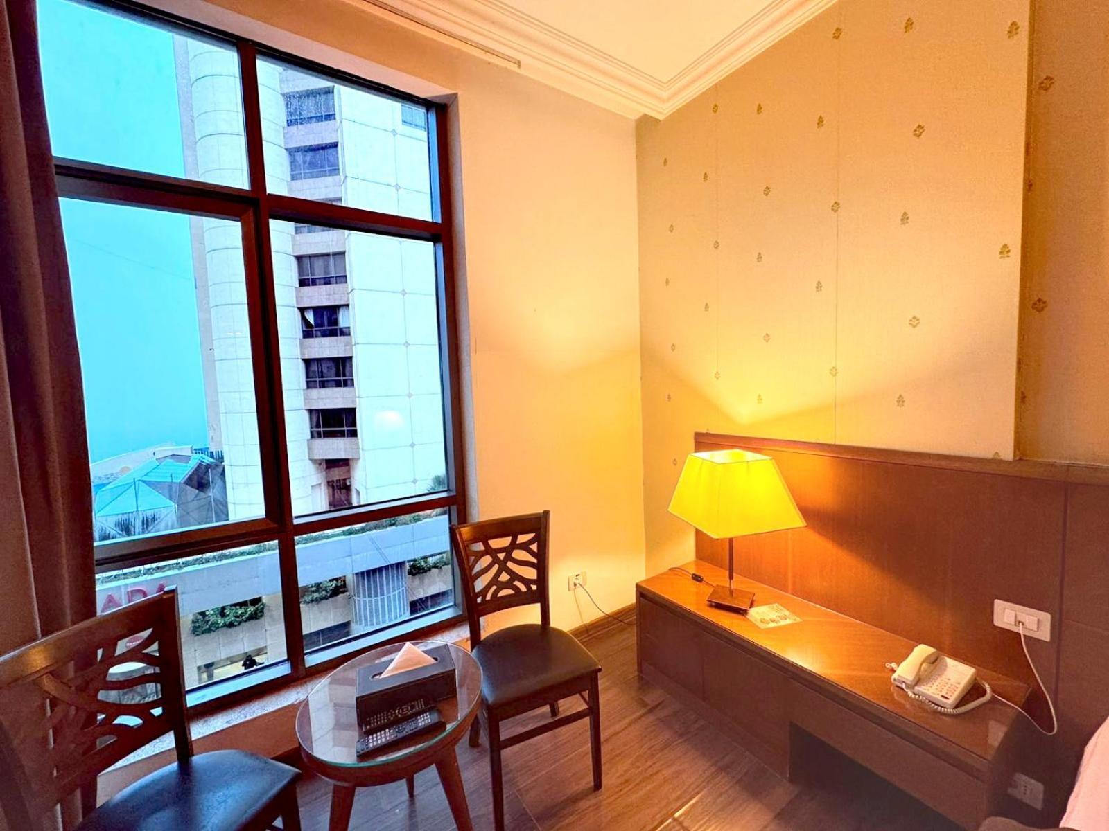 King Suites Hotel Beiroet Buitenkant foto