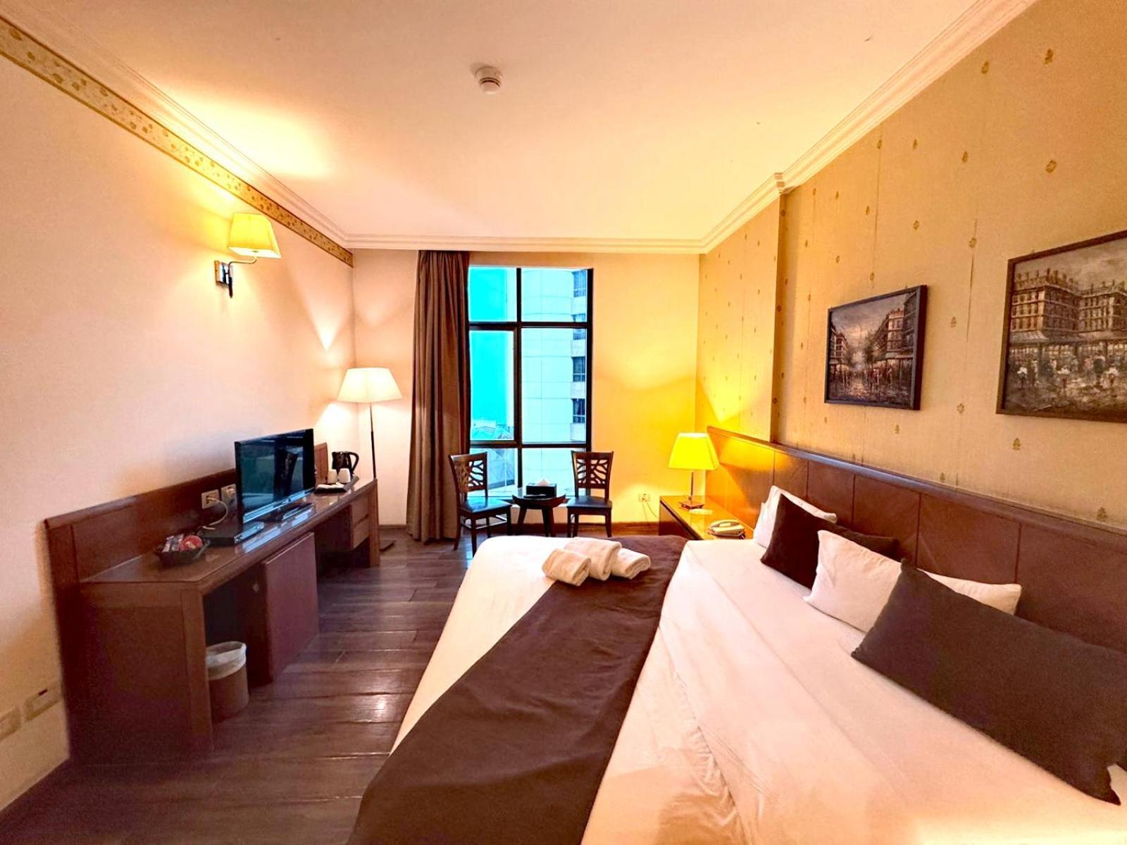 King Suites Hotel Beiroet Buitenkant foto