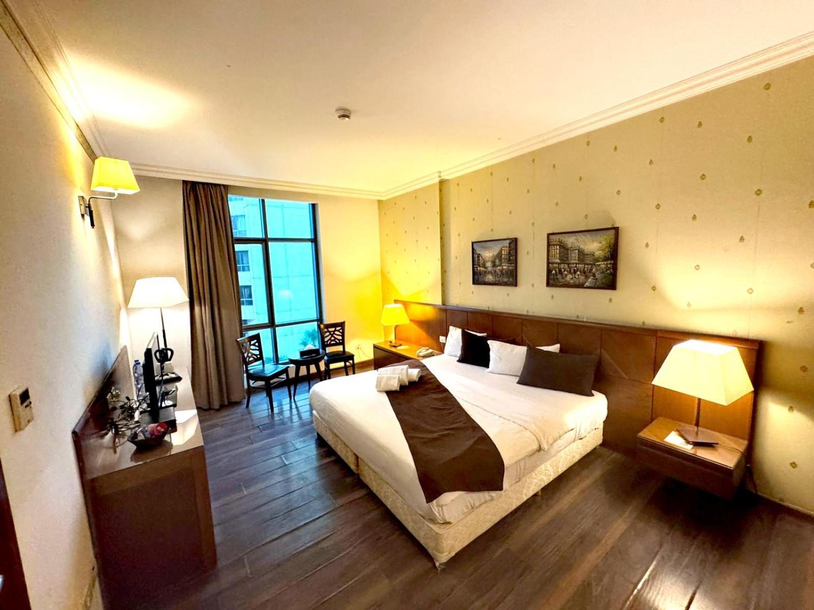 King Suites Hotel Beiroet Buitenkant foto