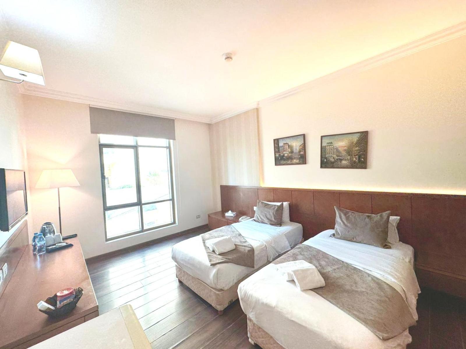 King Suites Hotel Beiroet Buitenkant foto