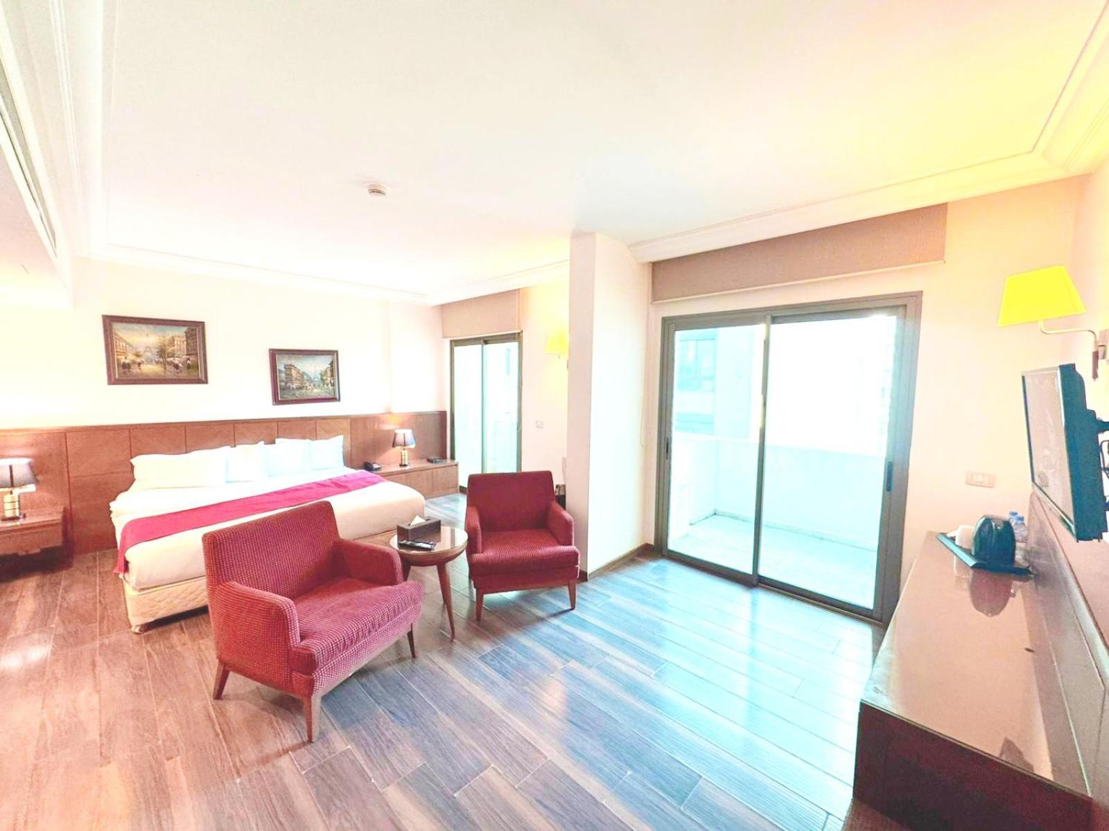 King Suites Hotel Beiroet Buitenkant foto