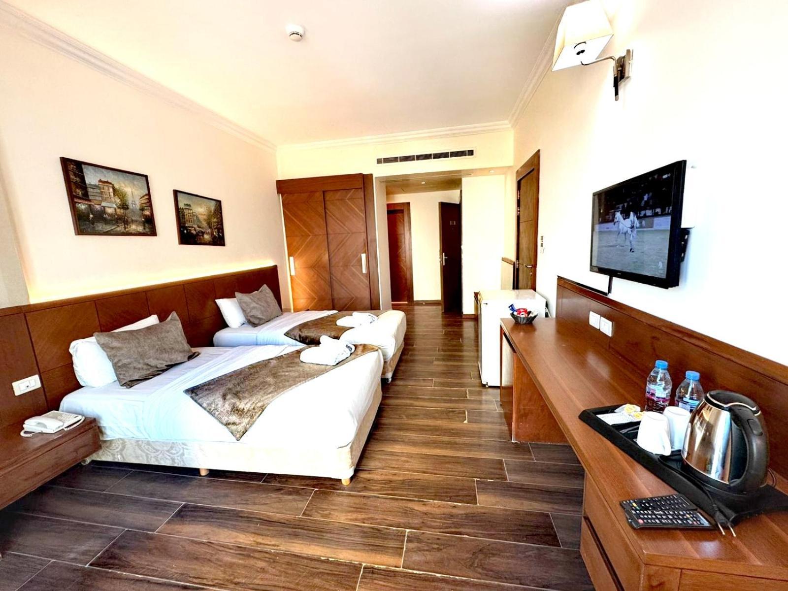King Suites Hotel Beiroet Buitenkant foto