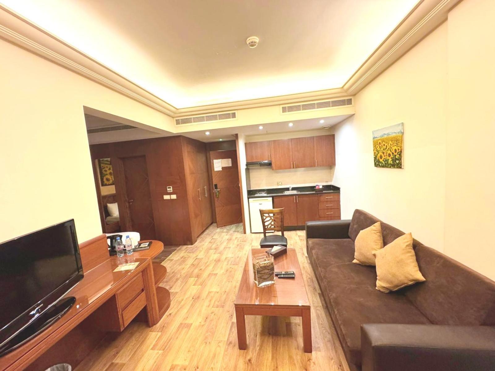 King Suites Hotel Beiroet Buitenkant foto