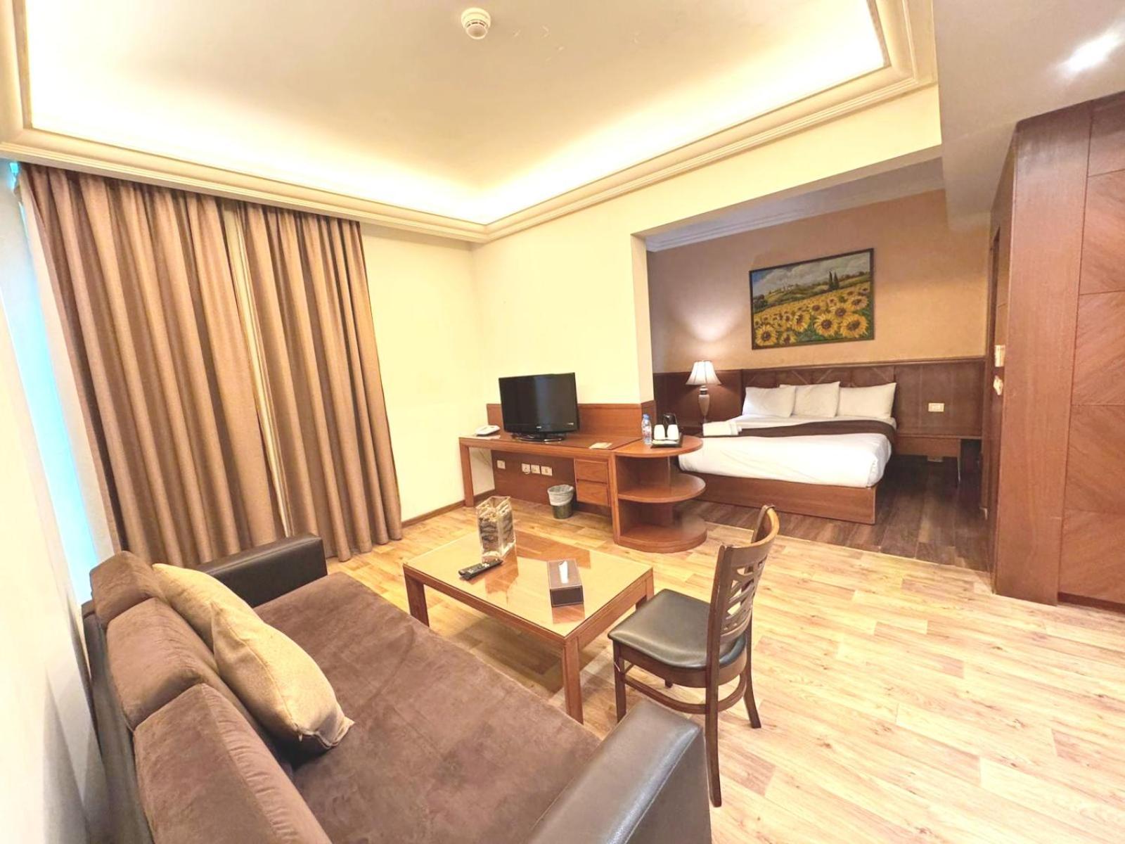 King Suites Hotel Beiroet Buitenkant foto