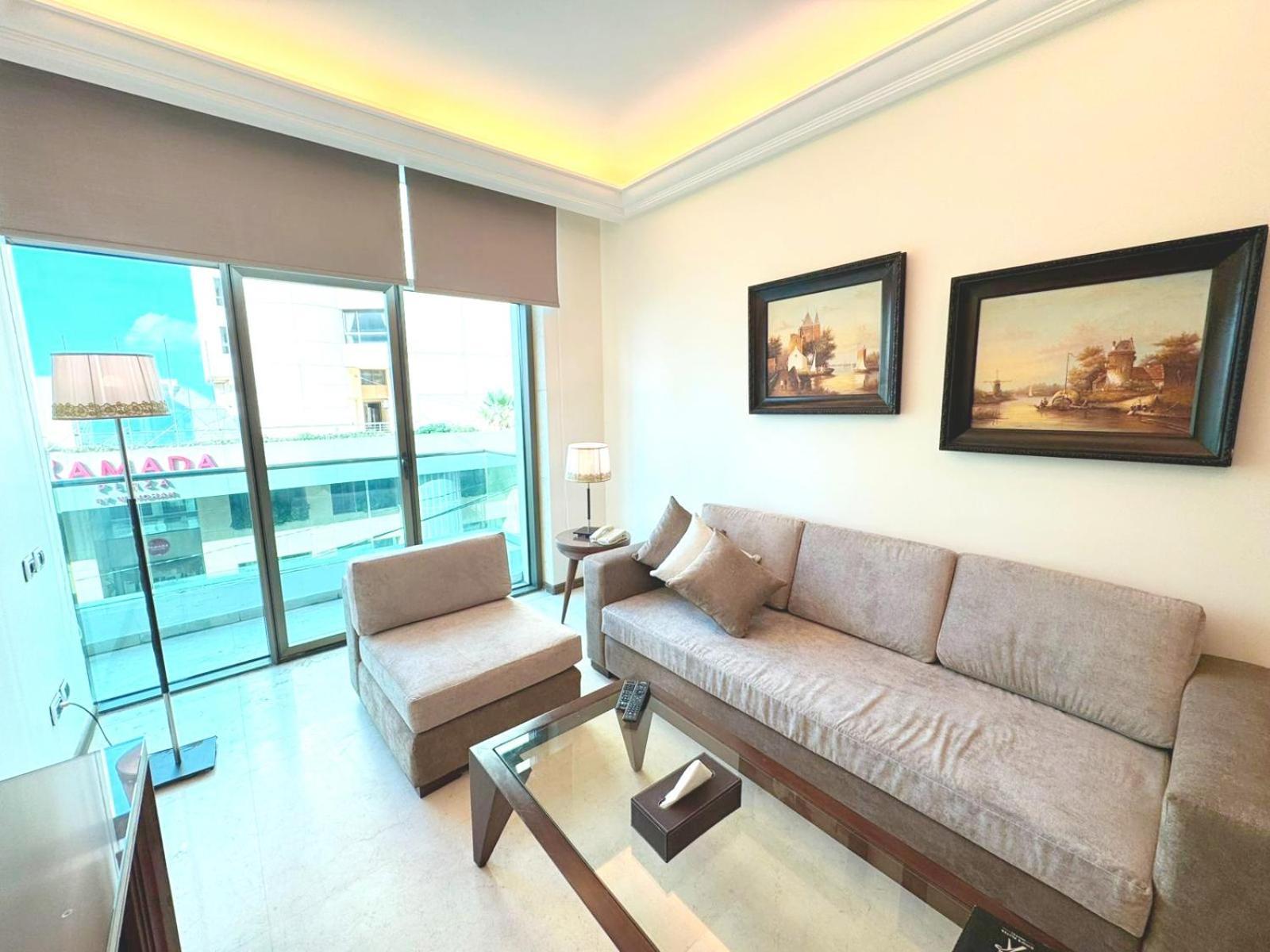 King Suites Hotel Beiroet Buitenkant foto