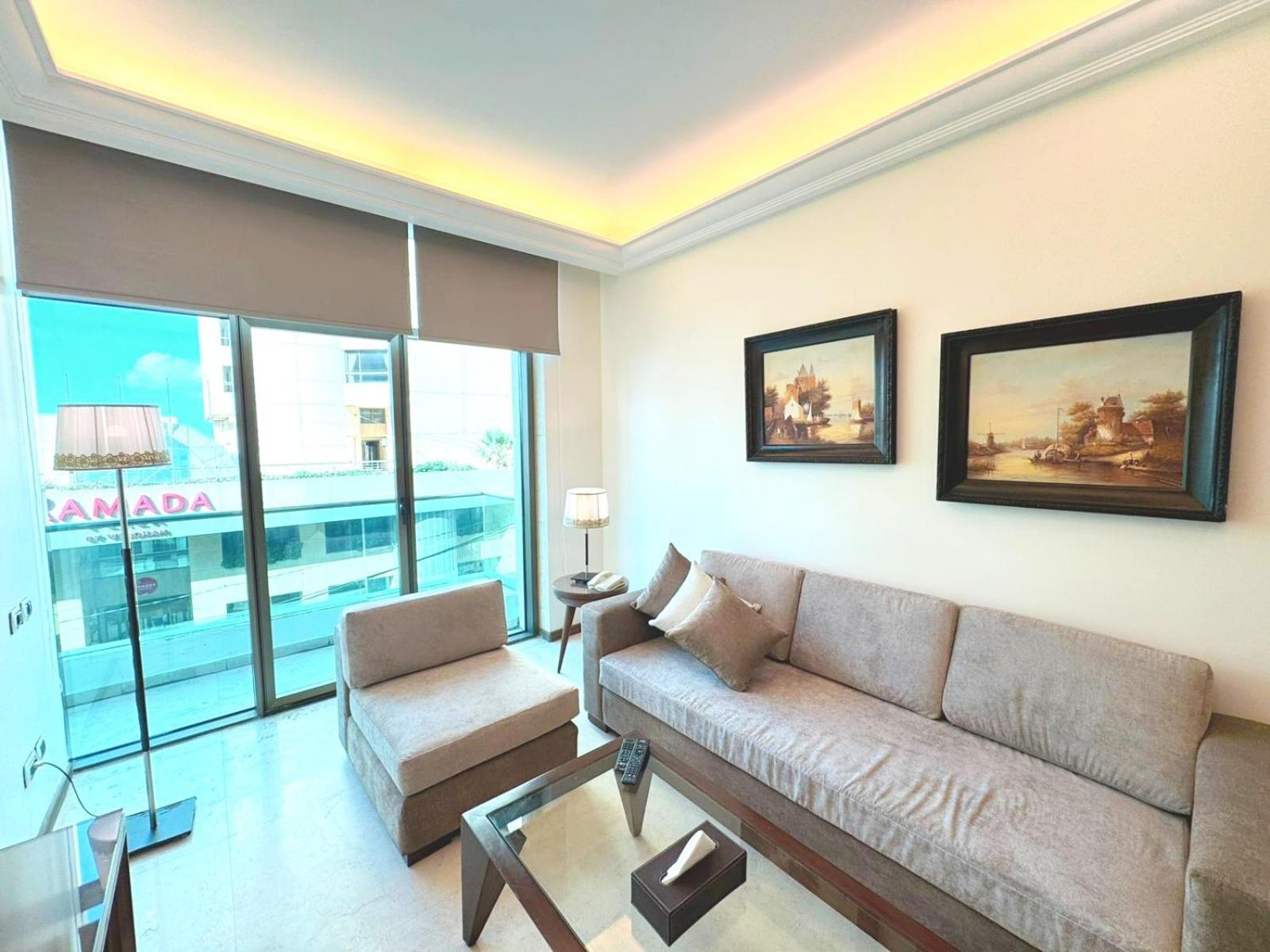King Suites Hotel Beiroet Buitenkant foto