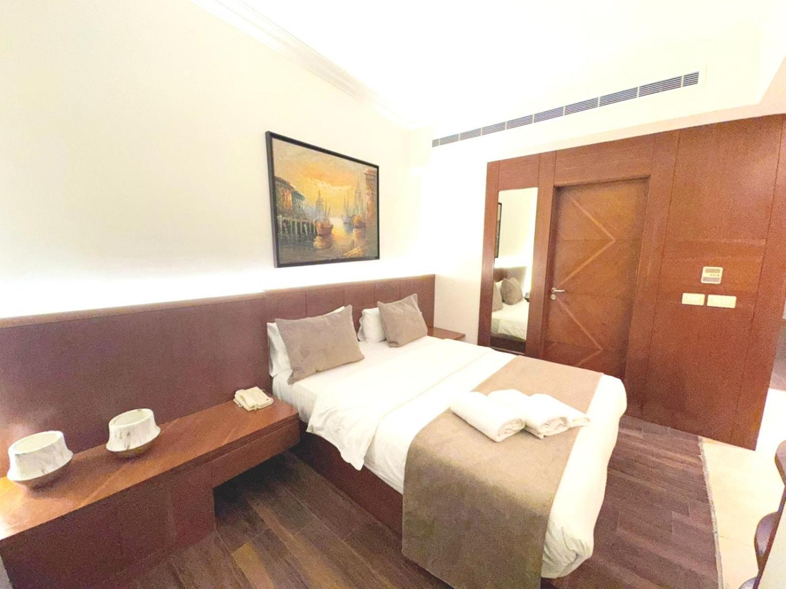 King Suites Hotel Beiroet Buitenkant foto