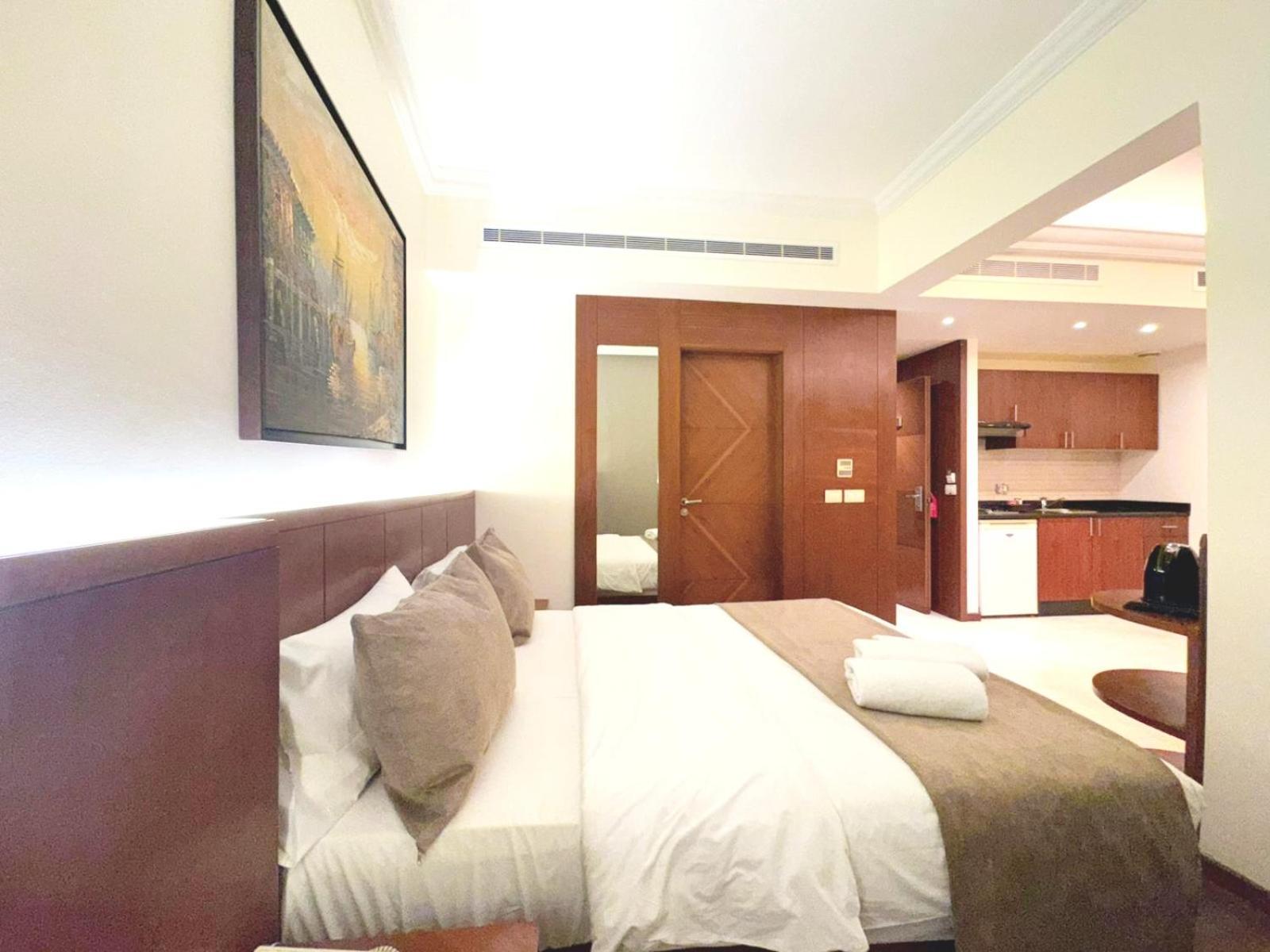 King Suites Hotel Beiroet Buitenkant foto